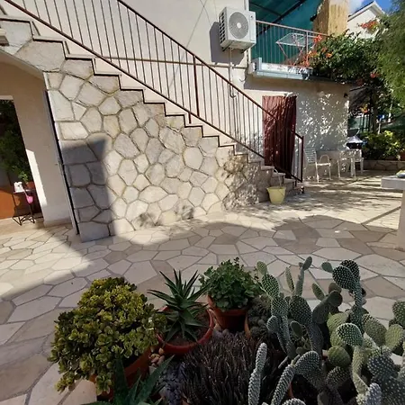 Flower App Jelsa (Hvar)