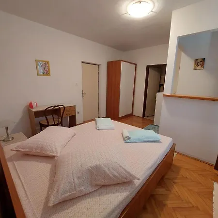 Apartment Flower App Jelsa (Hvar)